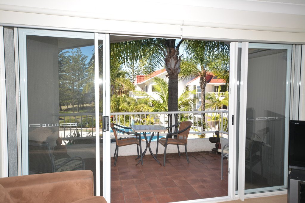 32/136 The Esplanade BURLEIGH HEADS 5