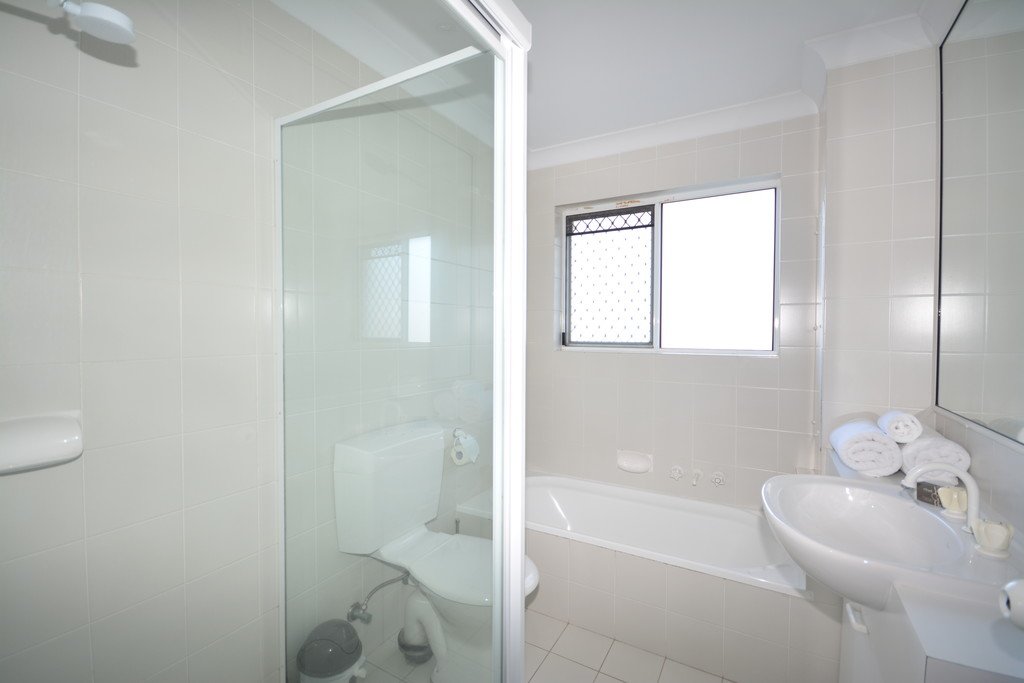 32/136 The Esplanade BURLEIGH HEADS 9