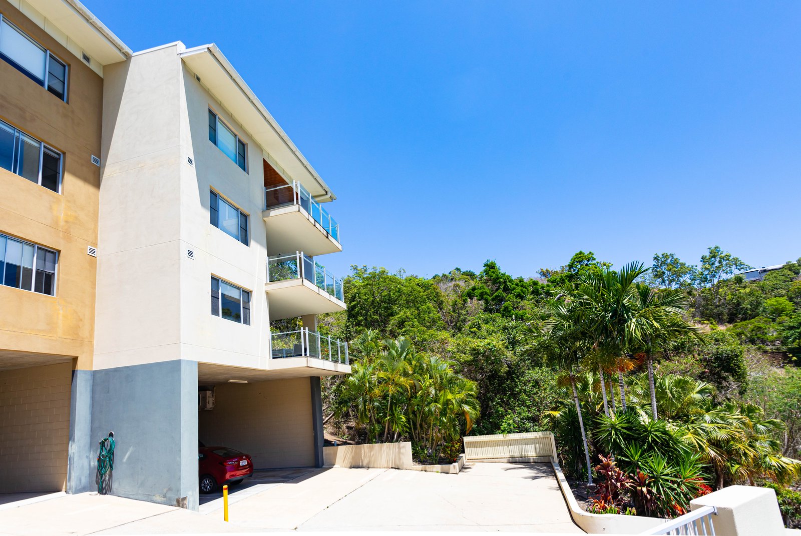 32/15 Flame Tree Court AIRLIE BEACH 17