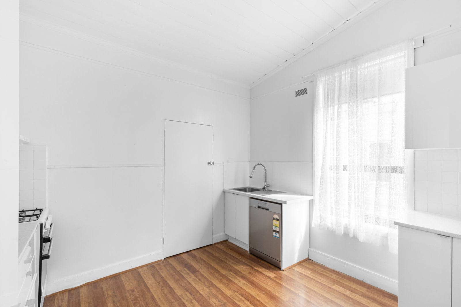 Gallery: 322 Raglan St South