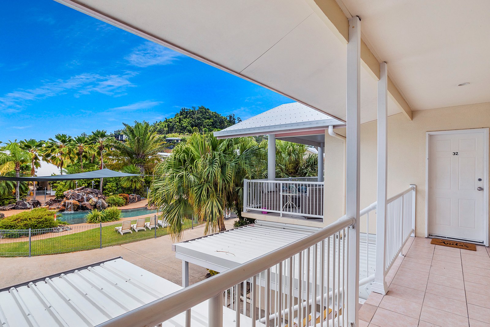 32/24 Pandanus Drive CANNONVALE 13