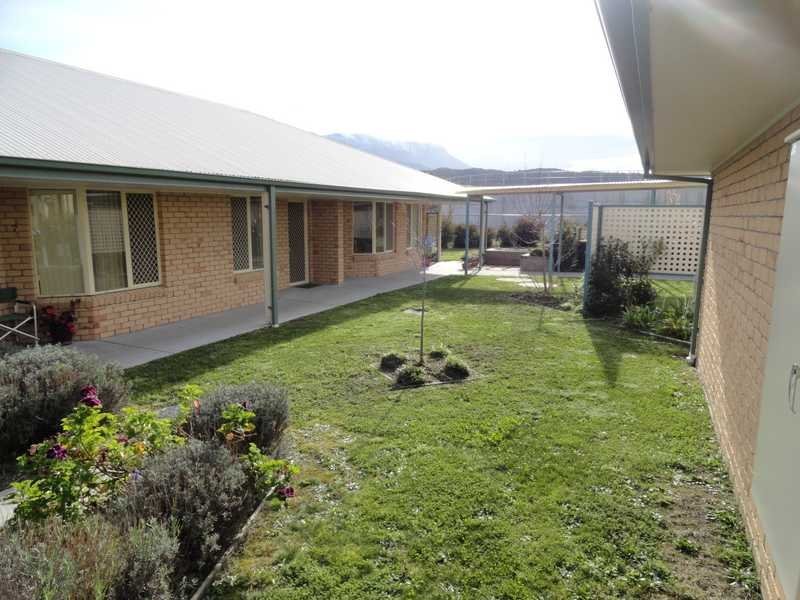 32/26a Freesia Court KINGSTON 2