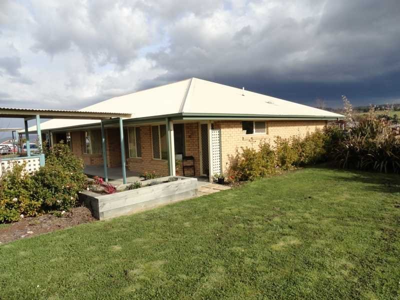 32/26a Freesia Court KINGSTON 13