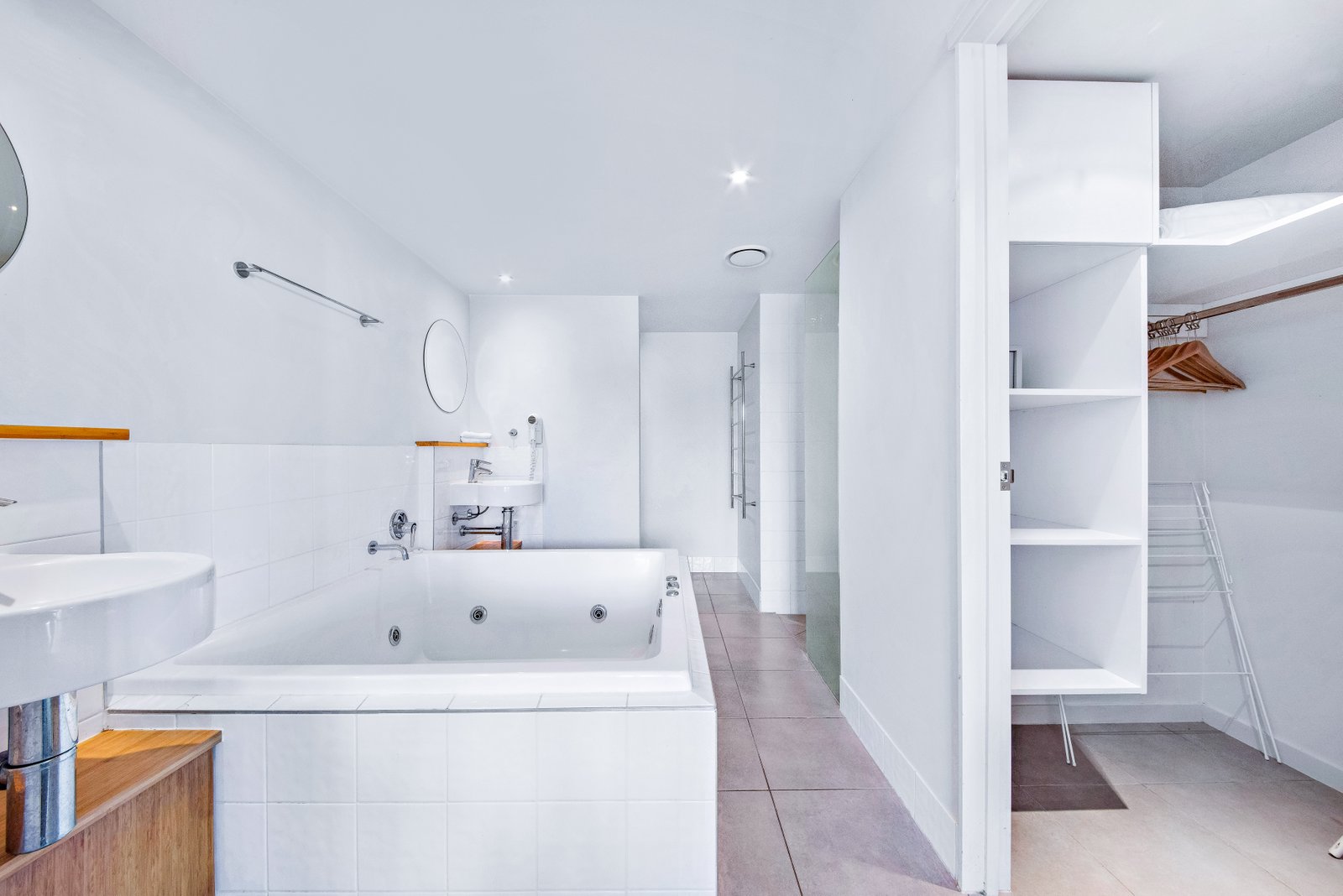 322/9A Hermitage Drive AIRLIE BEACH 6