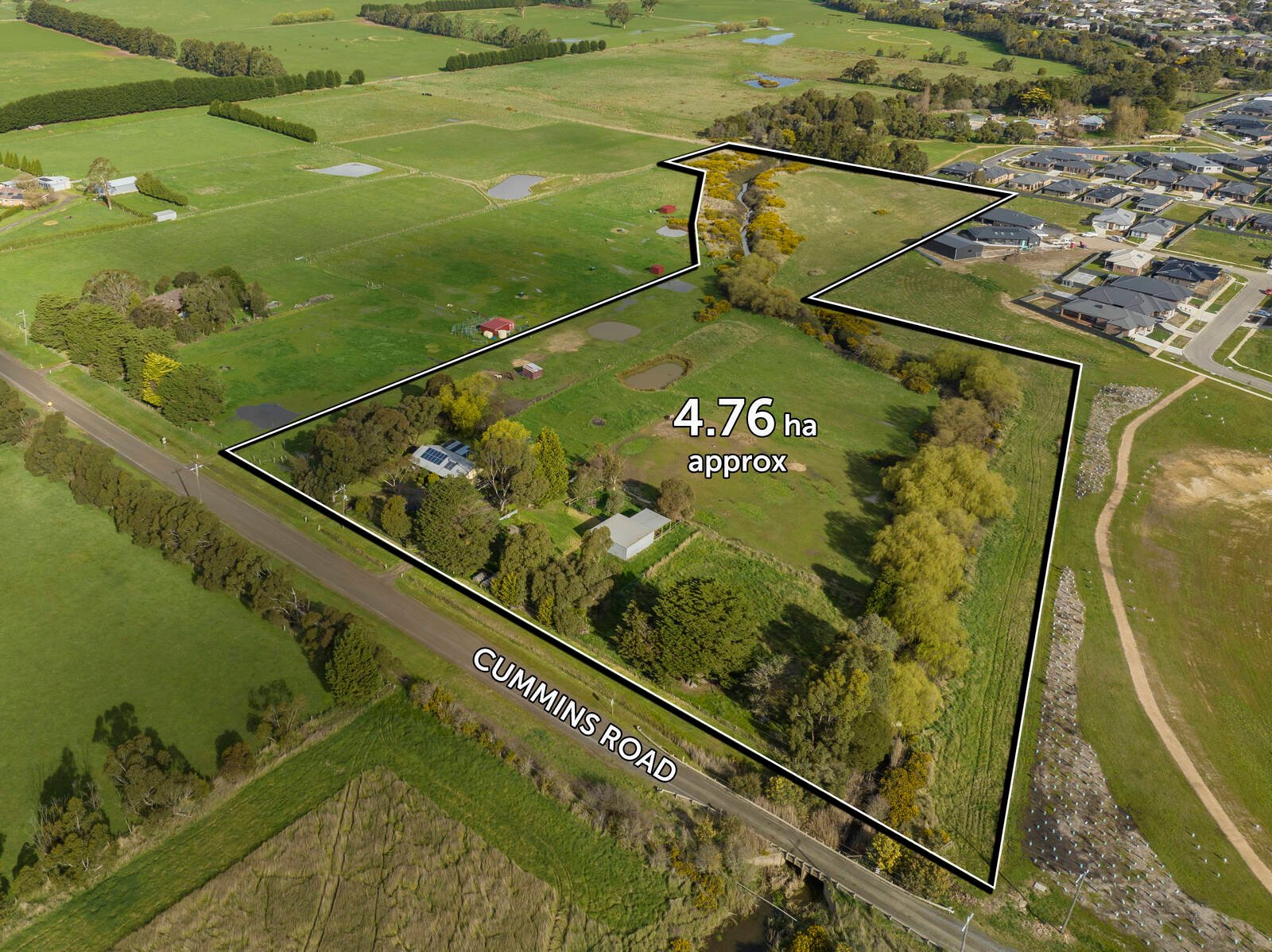Photos: 323 Cummins Road