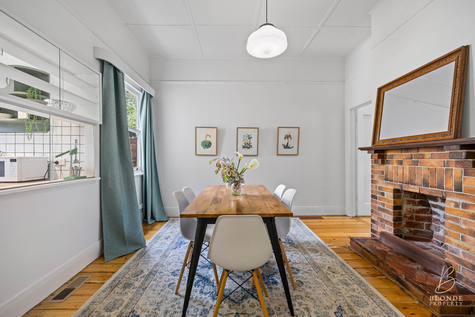 Gallery: 323 Drummond St South