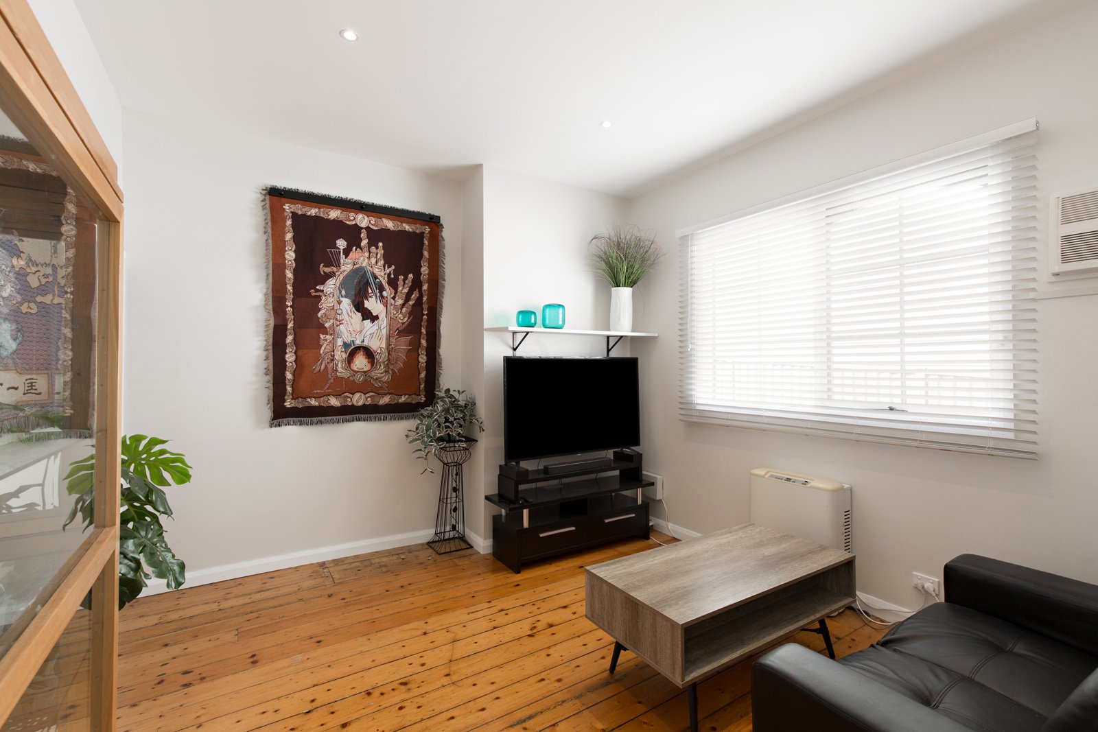 Gallery: 323 Peel Street