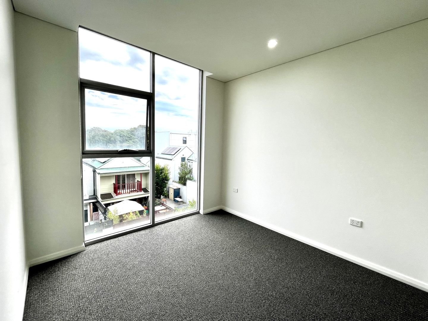 32/33 Euston Road ALEXANDRIA 8