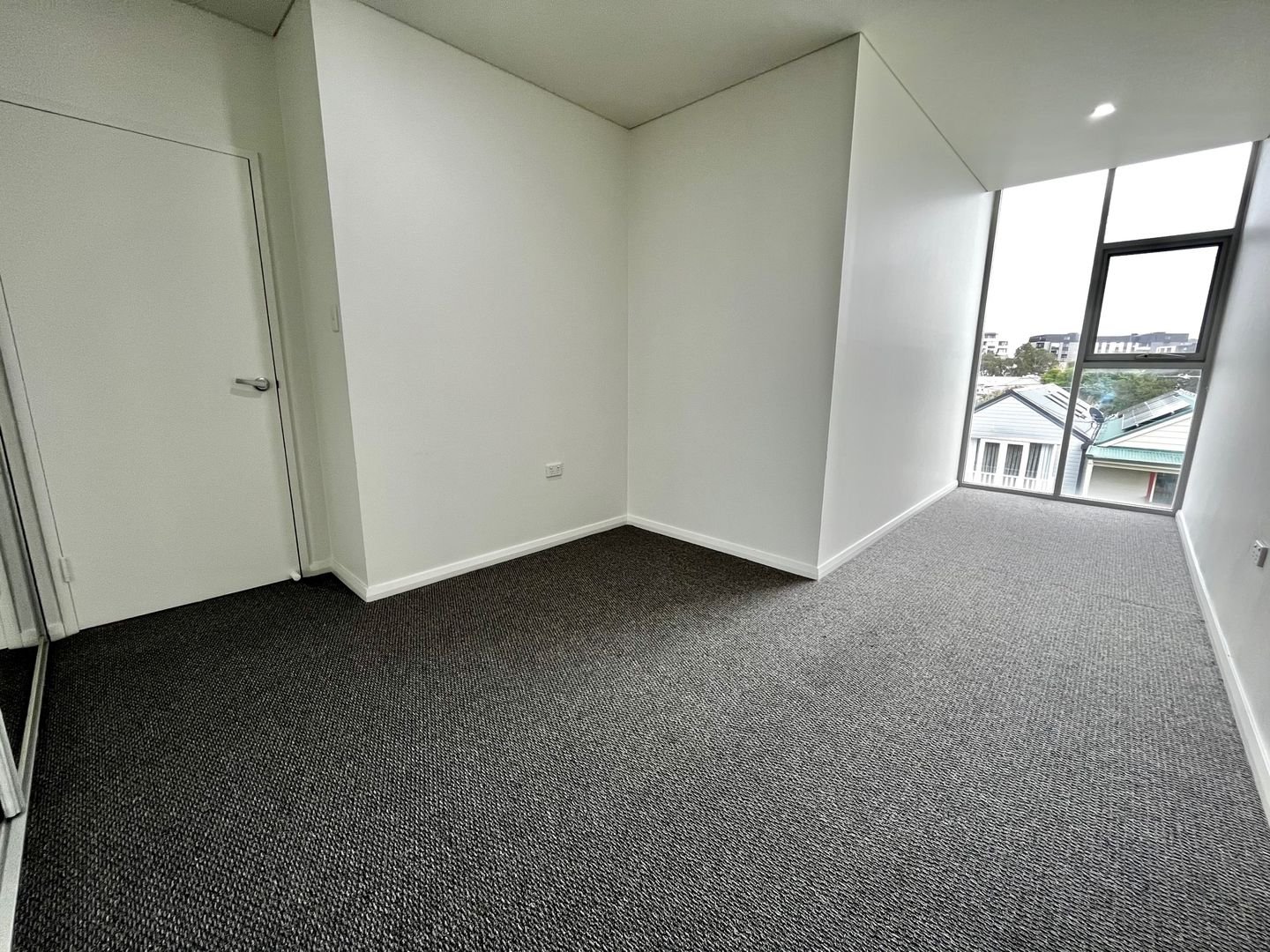 32/33 Euston Road ALEXANDRIA 9