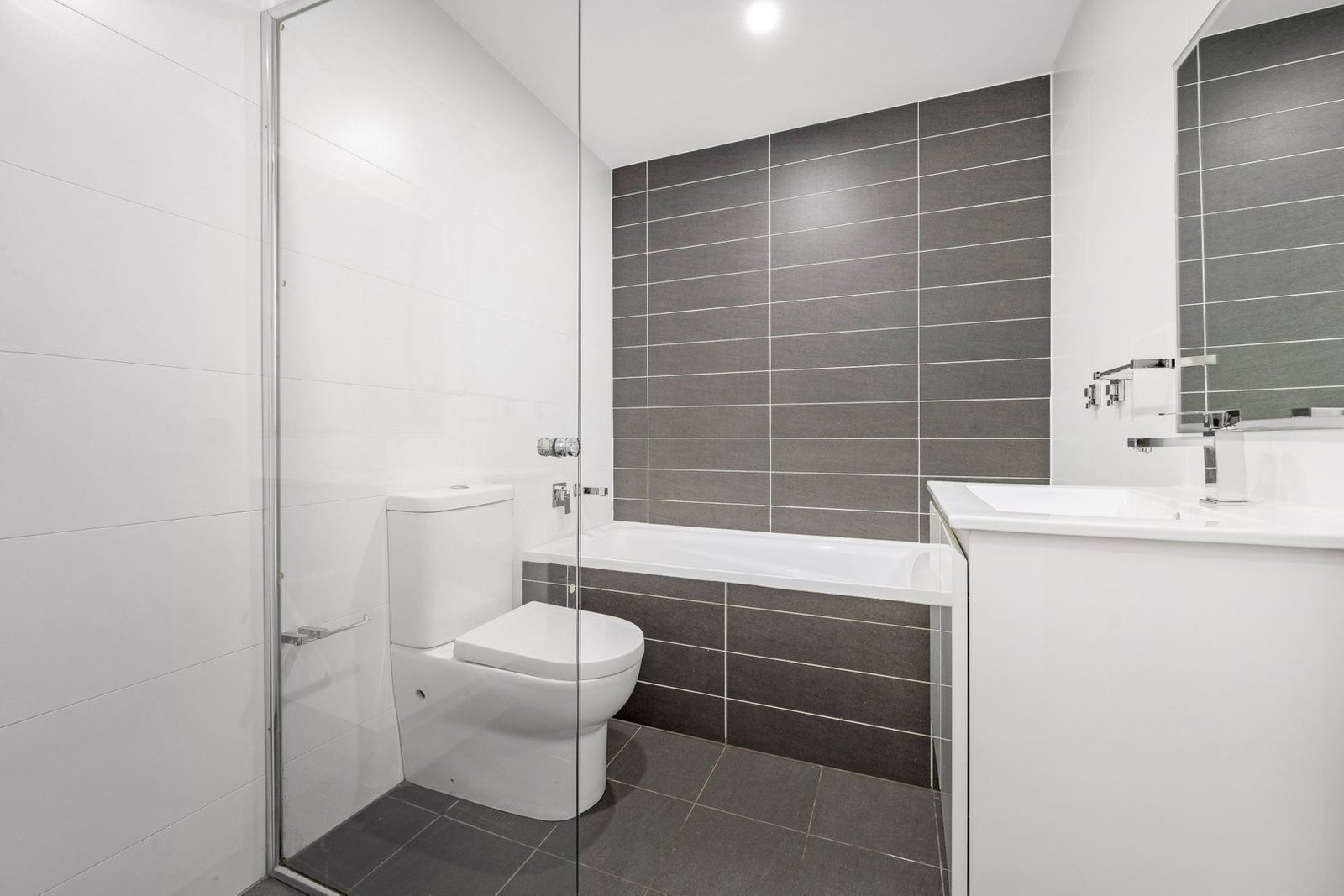 32/33 Euston Road ALEXANDRIA 10