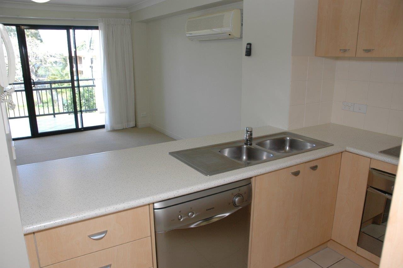 323/394 Marine Parade LABRADOR 2