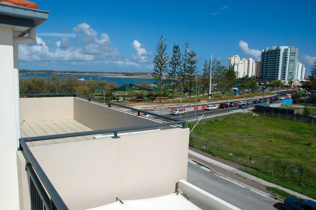 323/394 Marine Parade LABRADOR 4