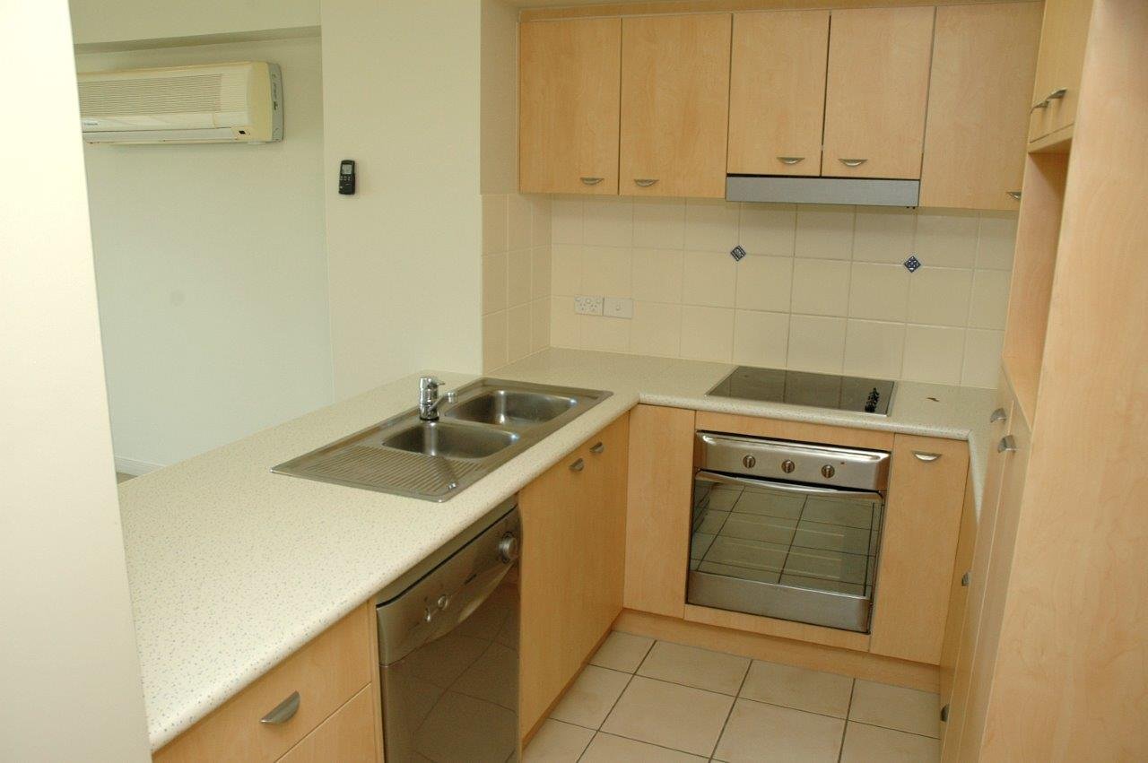 323/394 Marine Parade LABRADOR 6