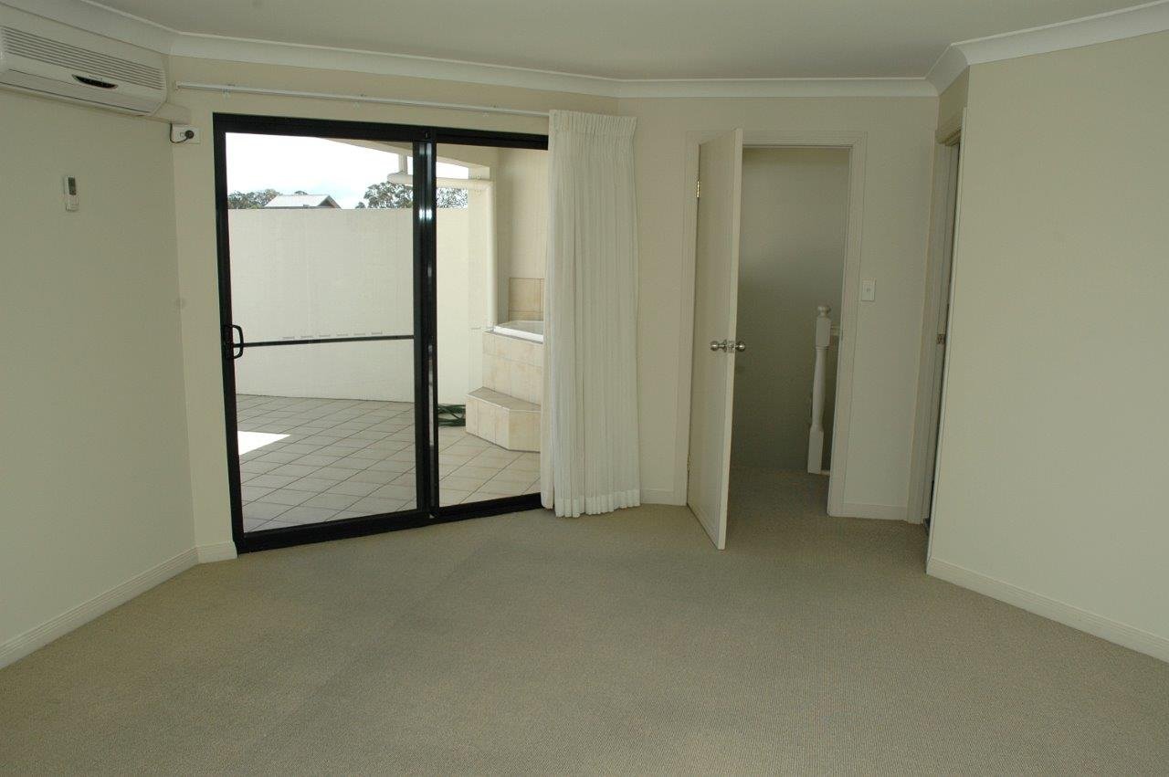 323/394 Marine Parade LABRADOR 9