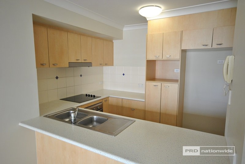 323/394 Marine Parade LABRADOR 4