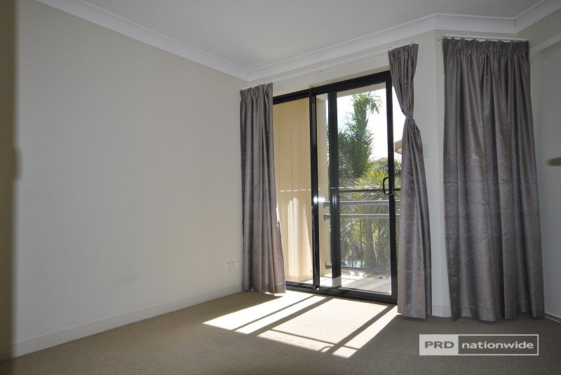 323/394 Marine Parade LABRADOR 7