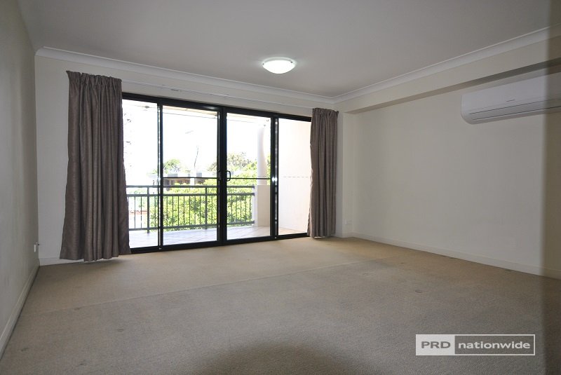 323/394 Marine Parade LABRADOR 2