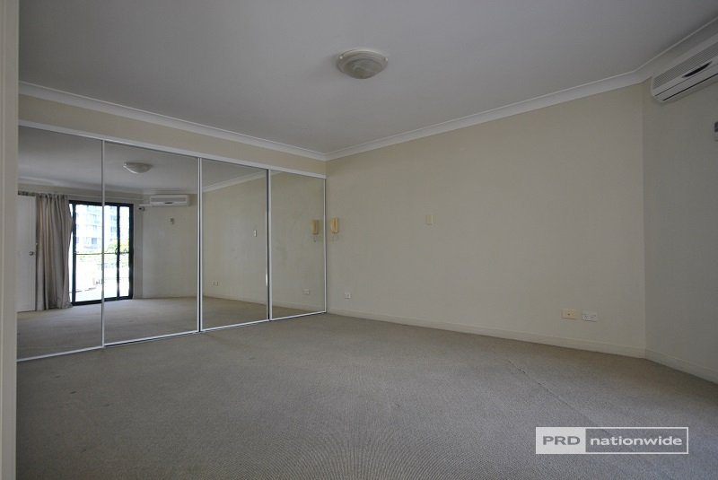 323/394 Marine Parade LABRADOR 5