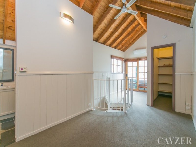 Gallery: 324 Esplanade East