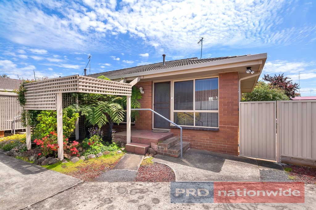 3/24 Molbray Street WENDOUREE 1