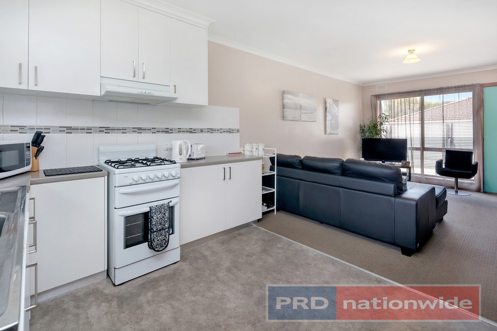 3/24 Molbray Street WENDOUREE 3