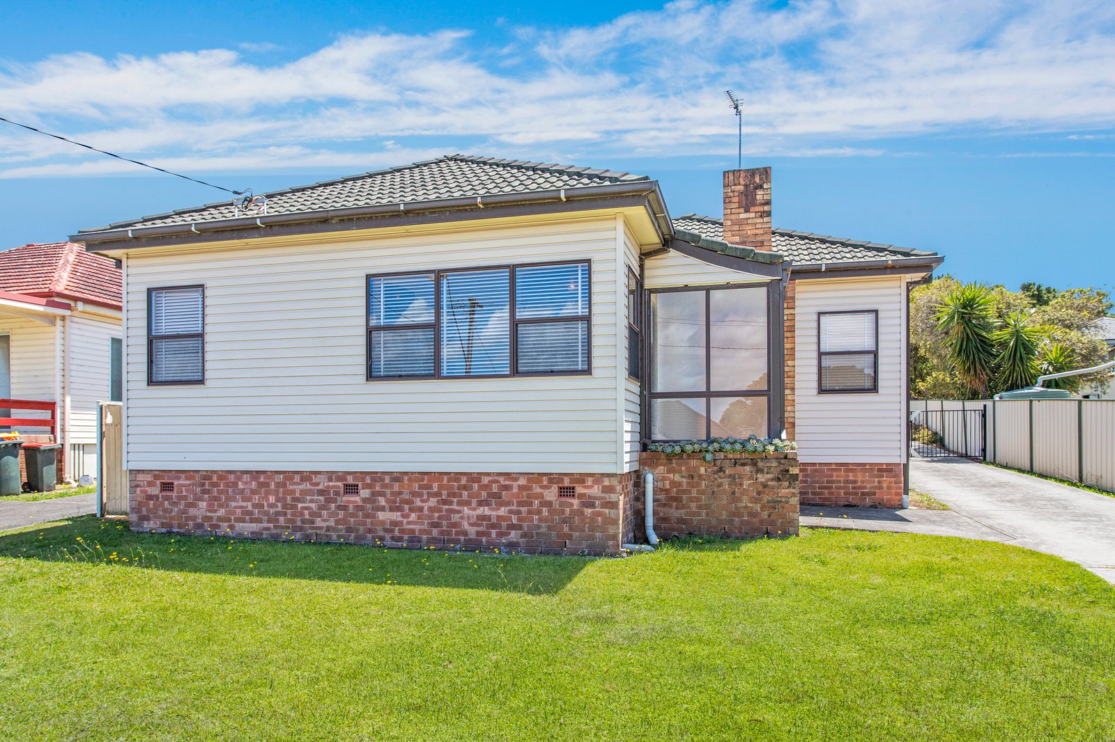 324 Northcliffe Drive LAKE HEIGHTS 2