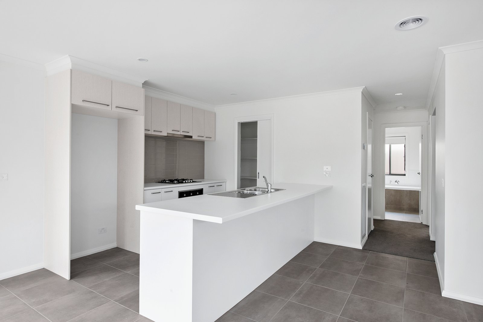 Gallery: 3/24 Shakespeare Avenue