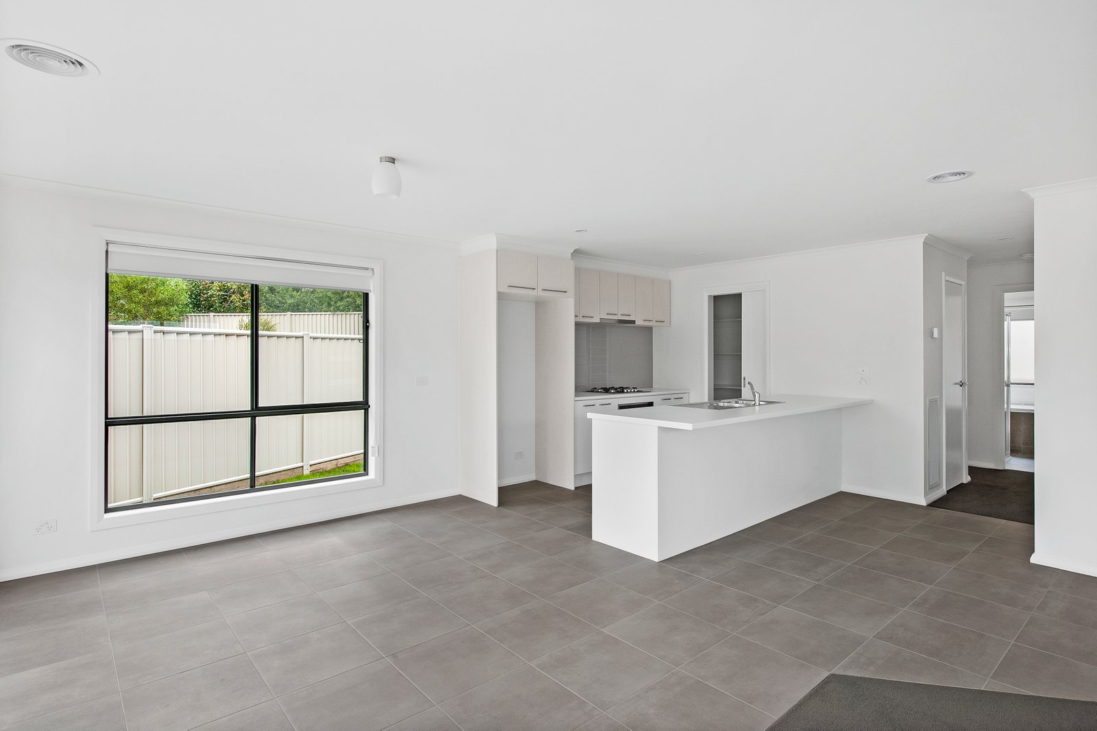 Gallery: 3/24 Shakespeare Avenue