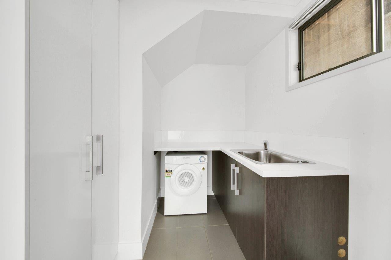 32/42 GLEN EDEN Drive GLEN EDEN 8