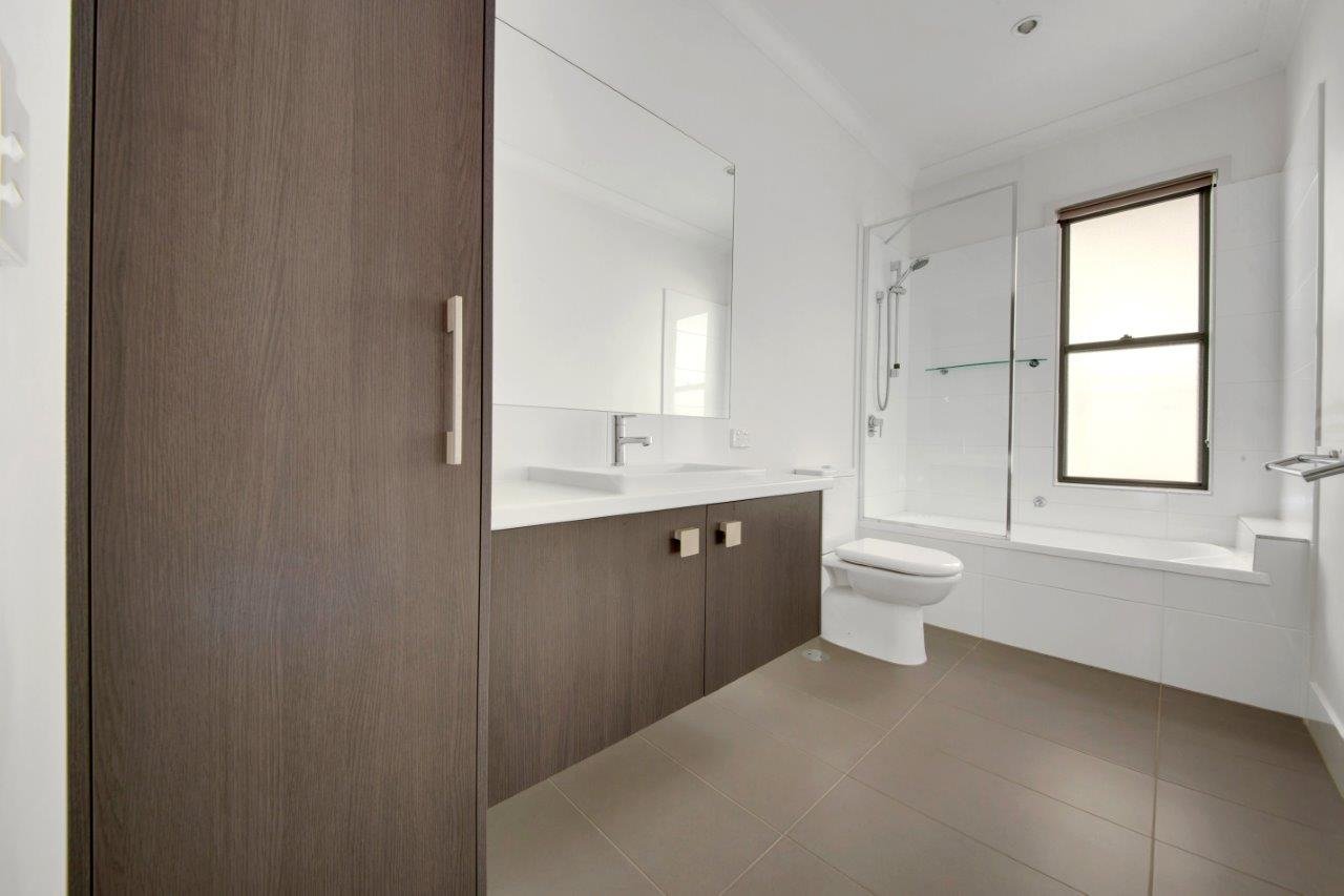 32/42 GLEN EDEN Drive GLEN EDEN 11
