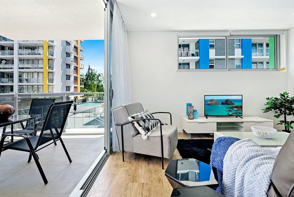 324/33 Lakefront Crescent Varsity Lakes 4