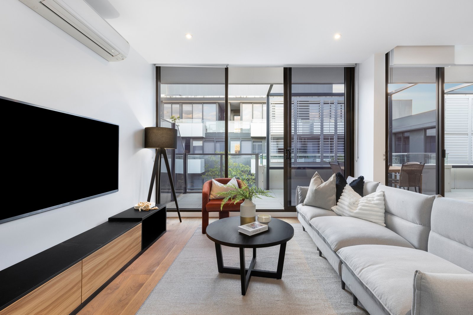 Gallery: 324/380 Bay Street