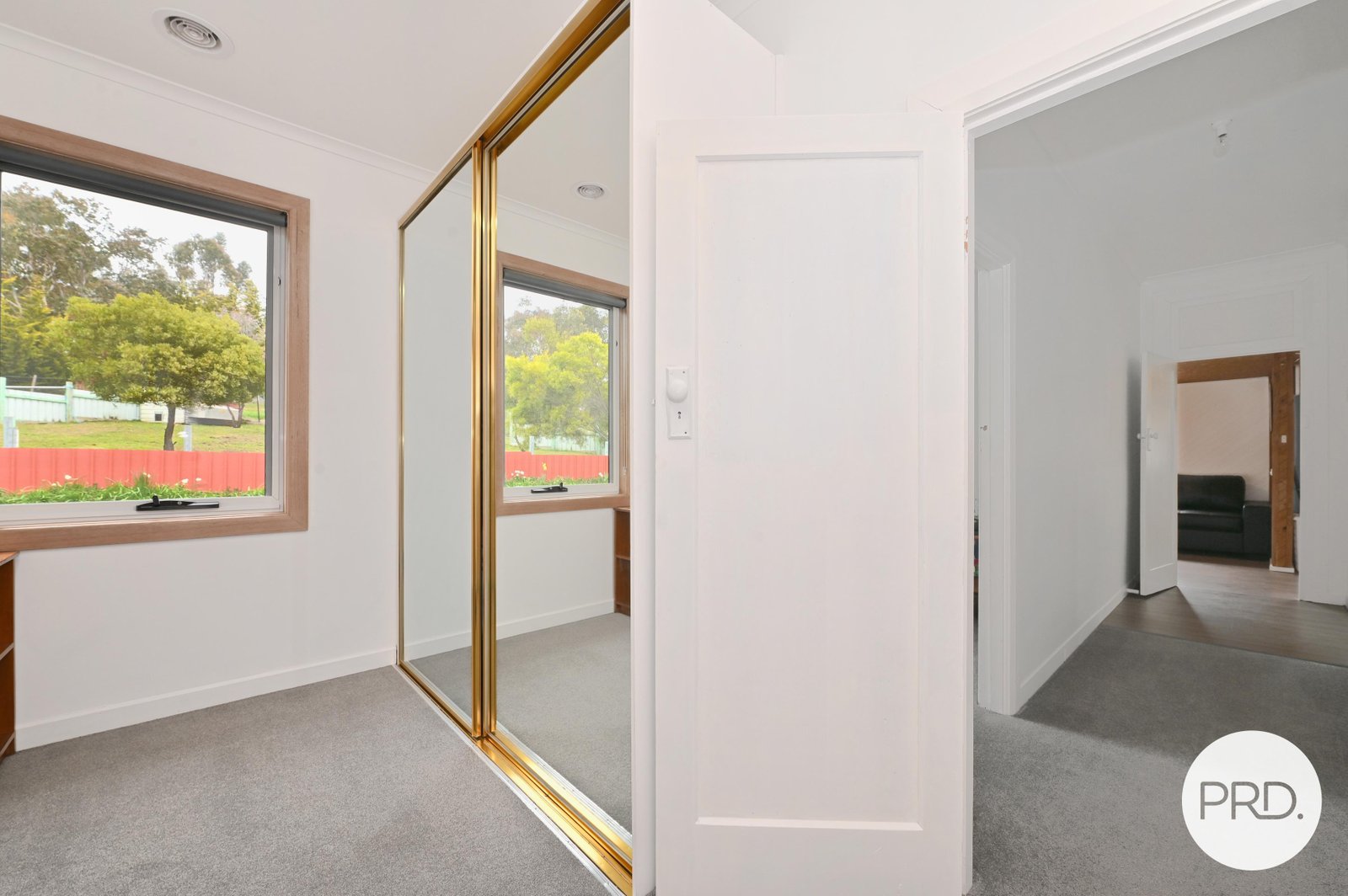 3247 Lyell Highway ROSEGARLAND 11