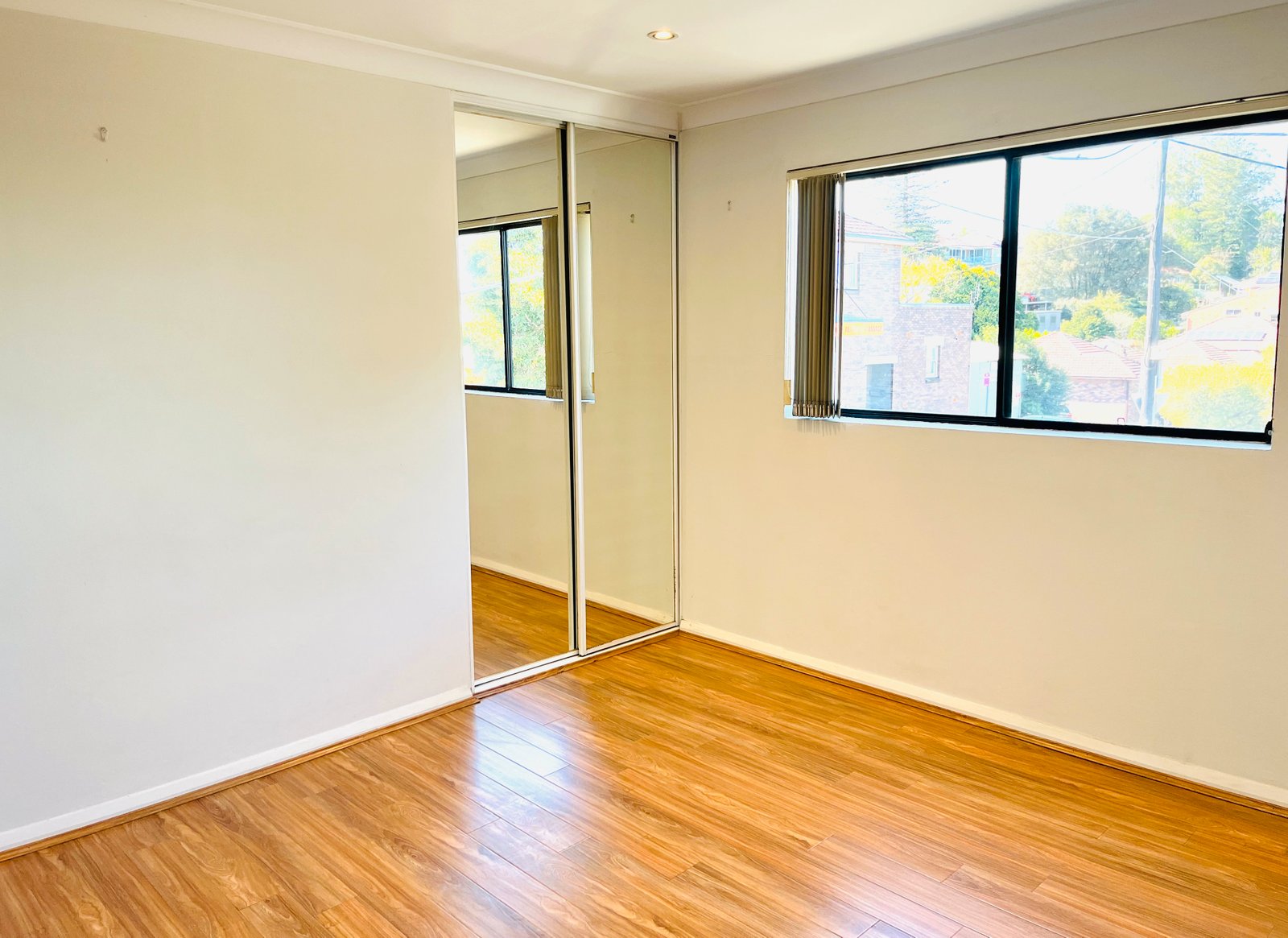 3/25 The Strand  PENSHURST 5