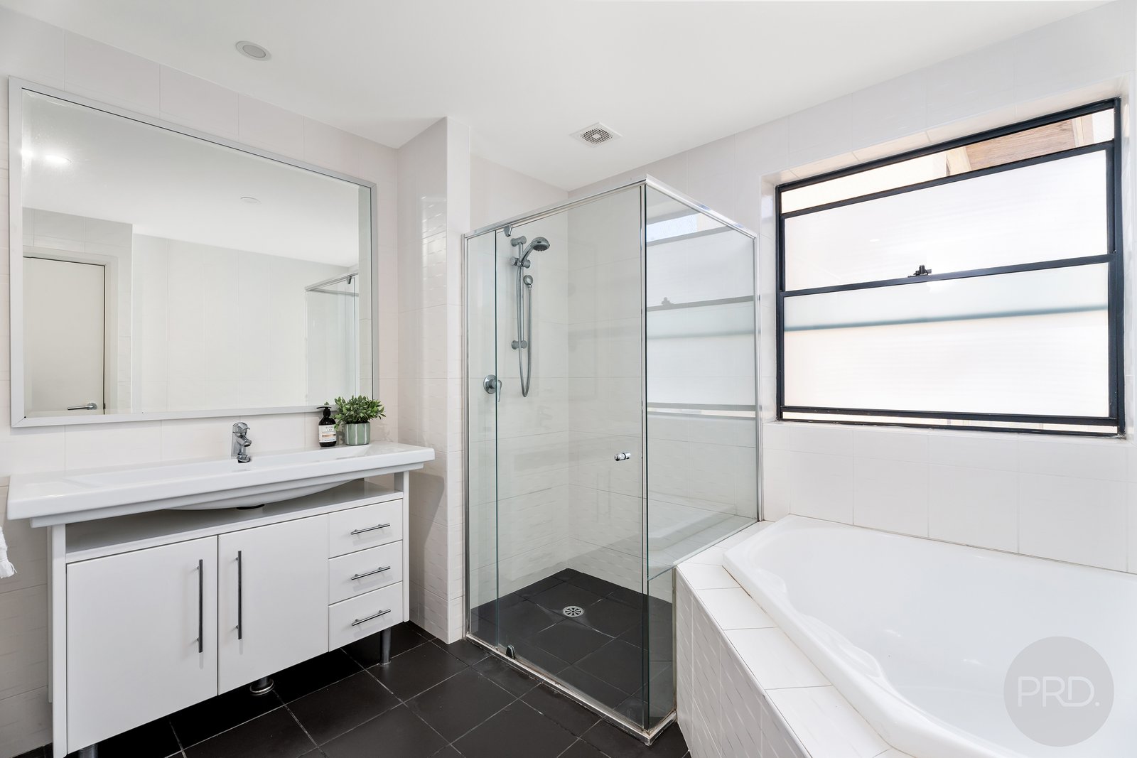 3/25 Tomaree Street NELSON BAY 23