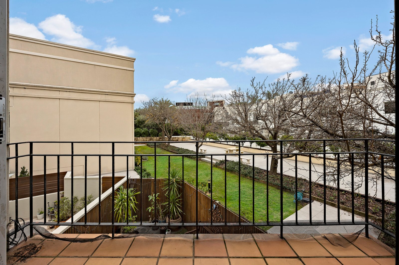 Gallery: 32/56 Beach Road