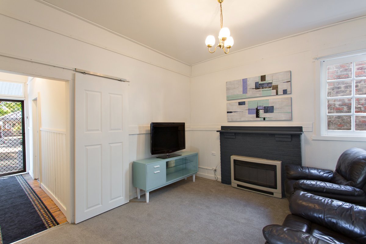 Gallery: 326 Raglan Street South