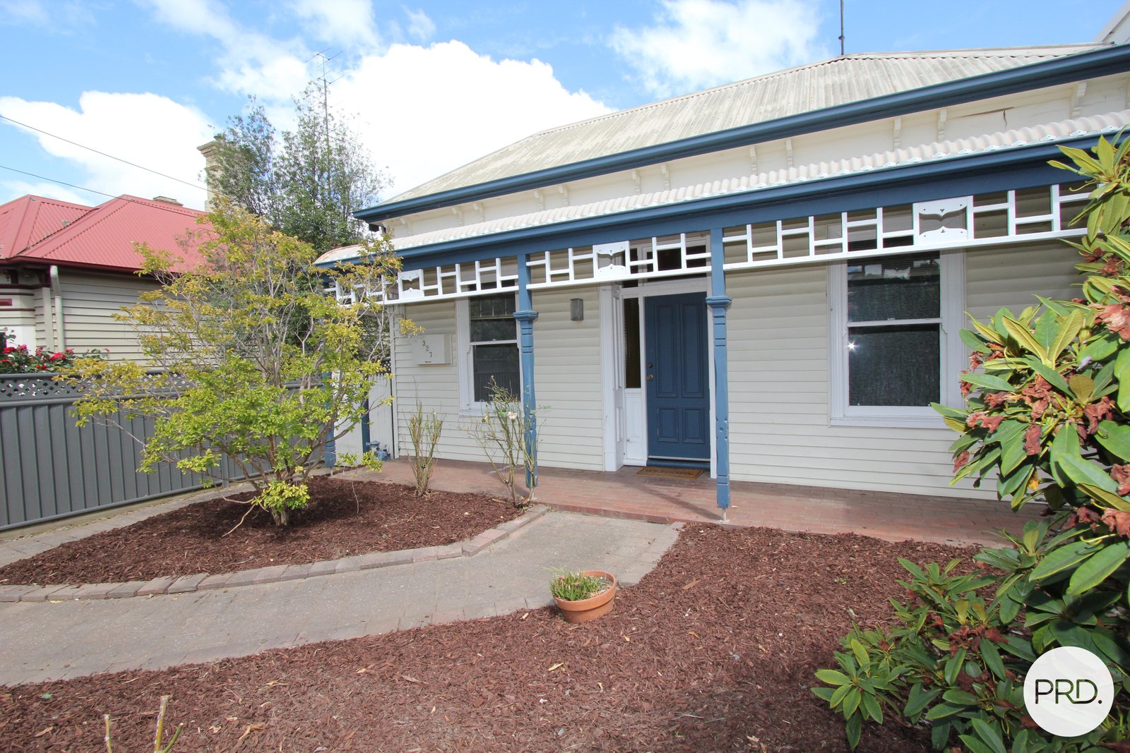 327 Armstrong Street North SOLDIERS HILL 1