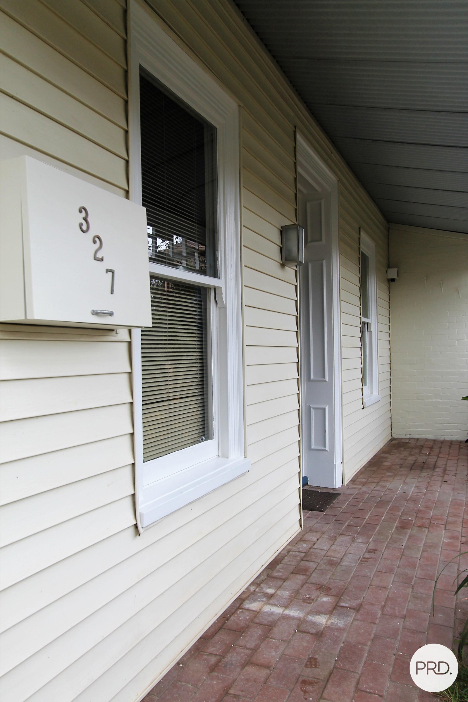 327 Armstrong Street North SOLDIERS HILL 2
