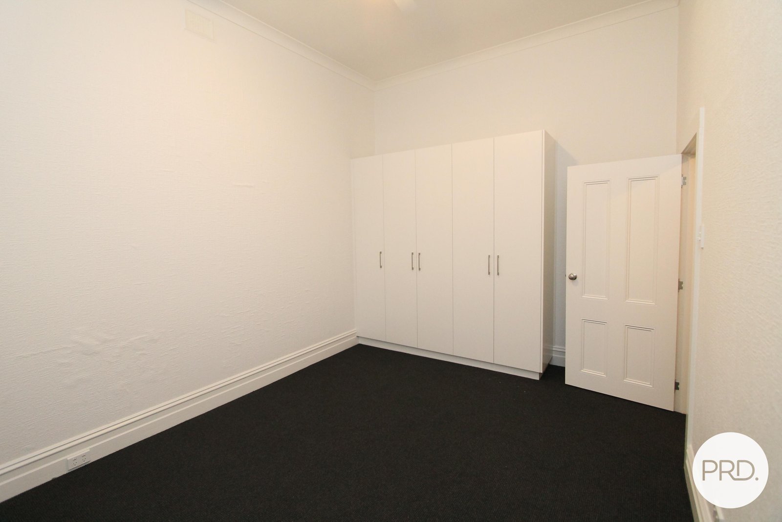 327 Armstrong Street North SOLDIERS HILL 5