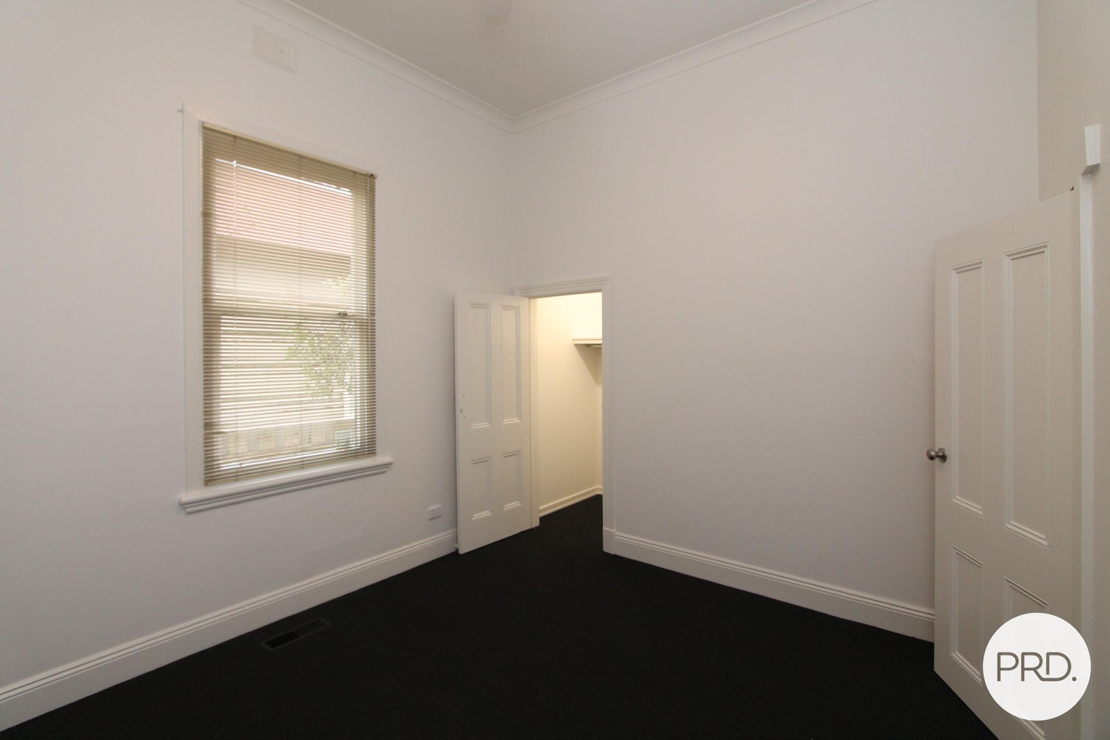 327 Armstrong Street North SOLDIERS HILL 6