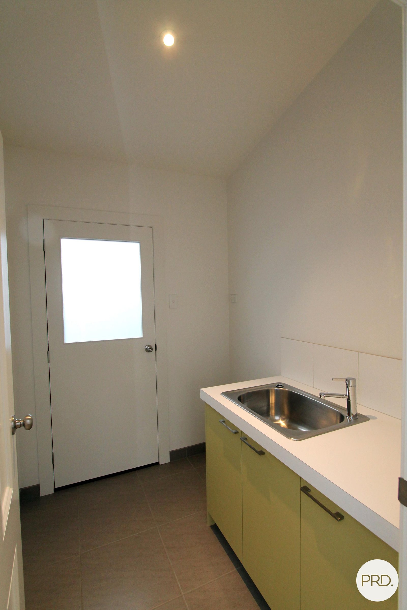 327 Armstrong Street North SOLDIERS HILL 18