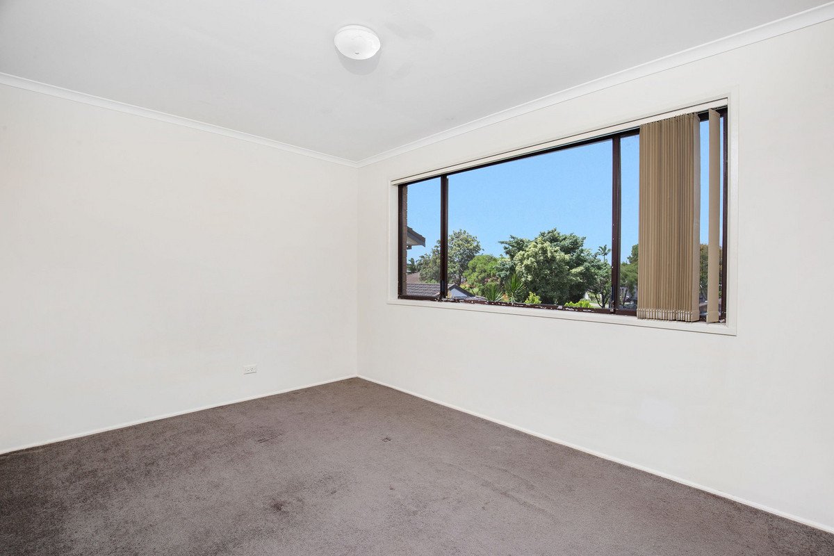 3/27 Barbet Place Burleigh Waters 11