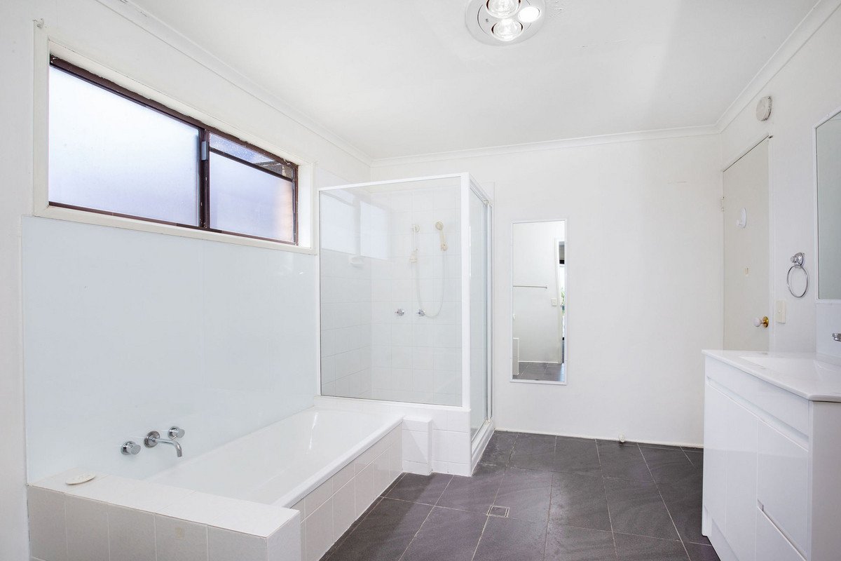 3/27 Barbet Place Burleigh Waters 12