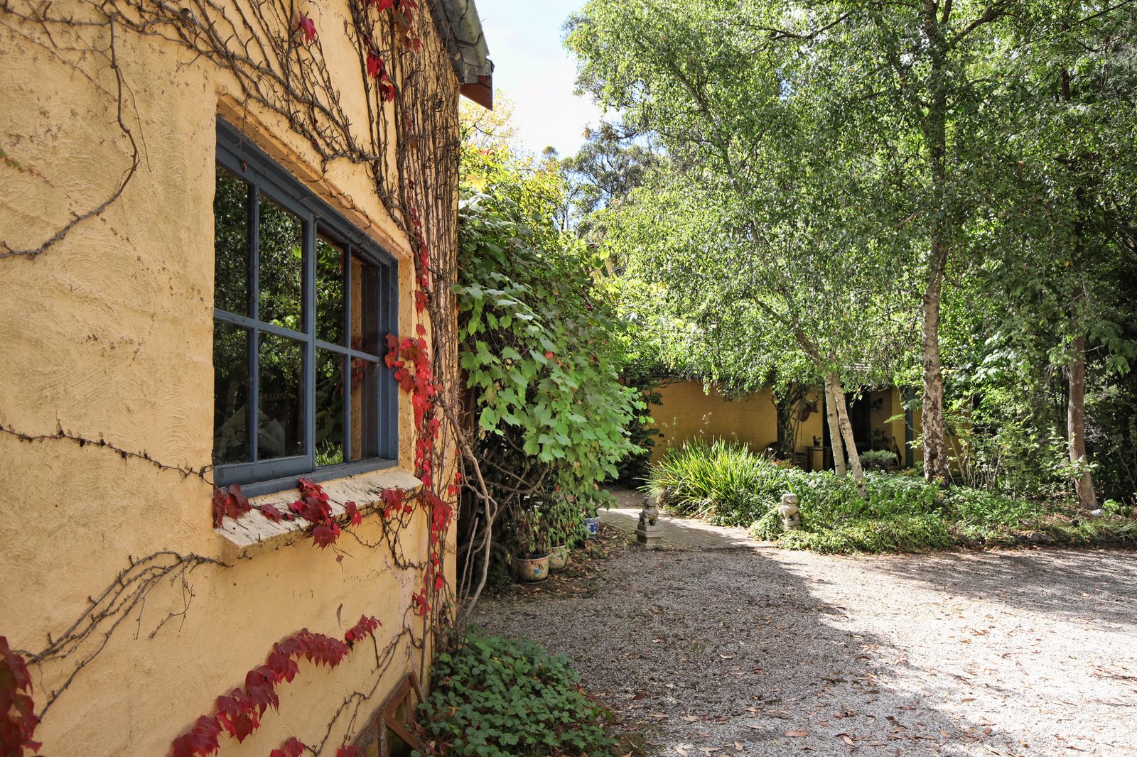 Real Estate and Property in 327 Harpers Road, Woodend, VIC