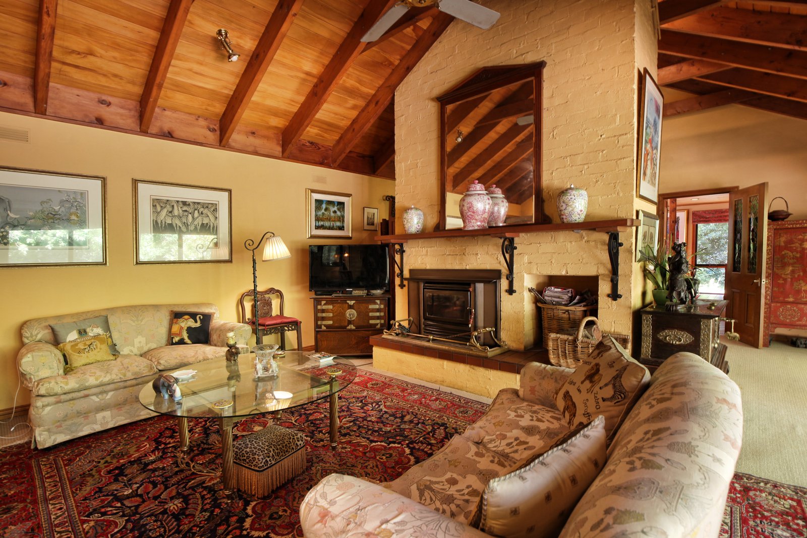 Real Estate and Property in 327 Harpers Road, Woodend, VIC