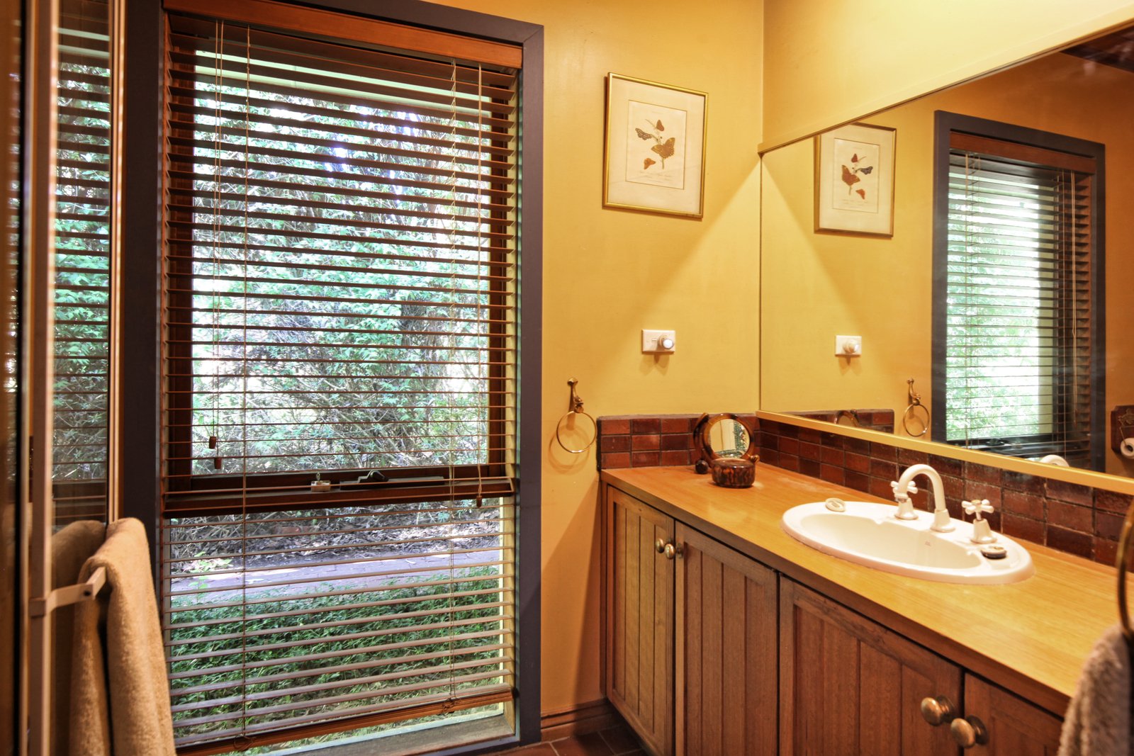 Real Estate and Property in 327 Harpers Road, Woodend, VIC