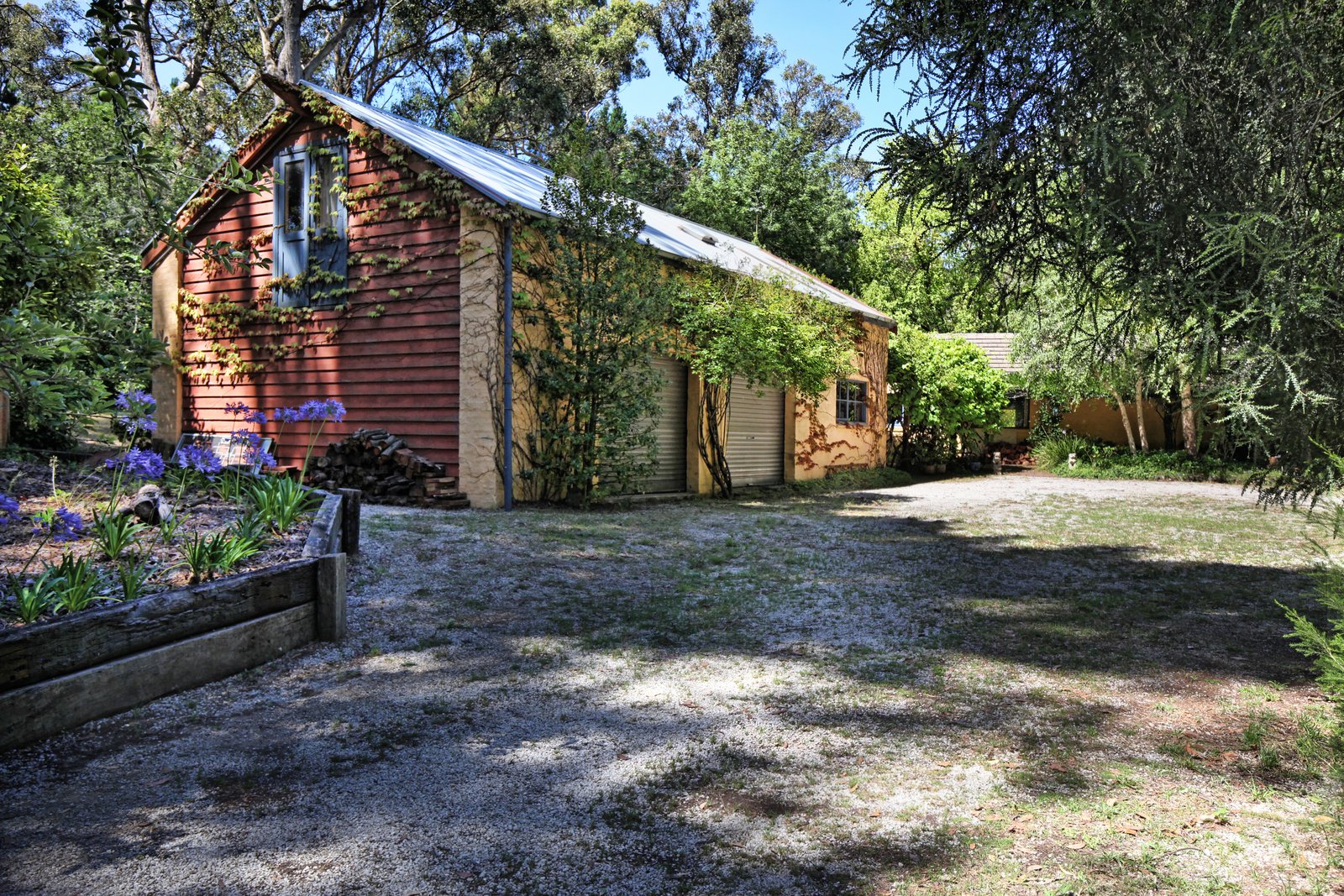 Real Estate and Property in 327 Harpers Road, Woodend, VIC