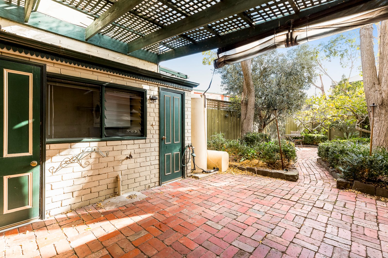 Gallery: 327 Nott Street