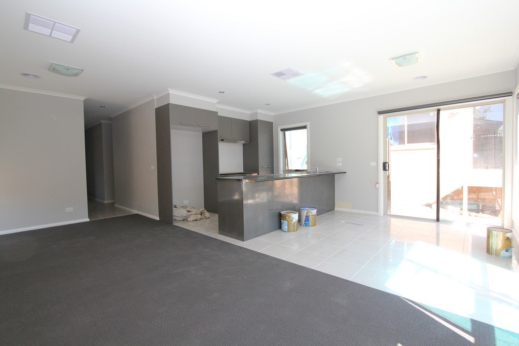 3/27 Water Street BROWN HILL 2